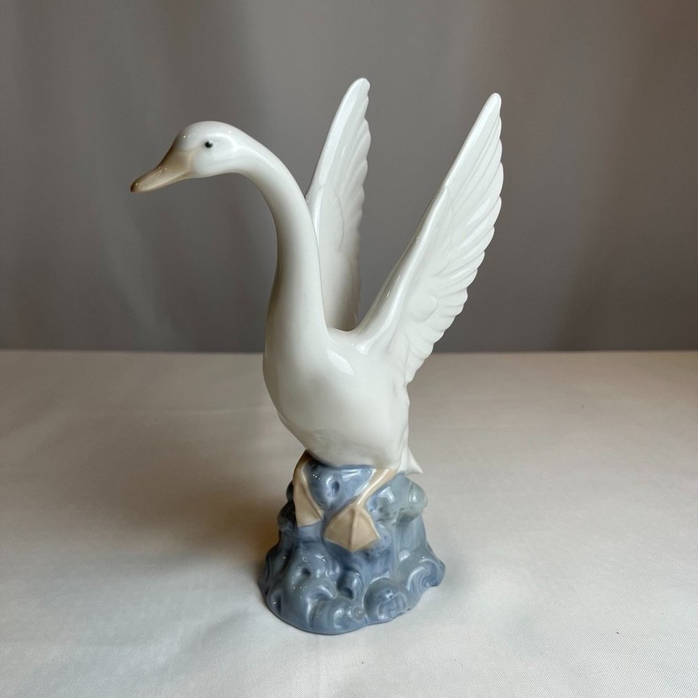 Nao LLadro | Ready to Fly #0107 Swan | Rare Vintage Home Decor Art Keepsake
